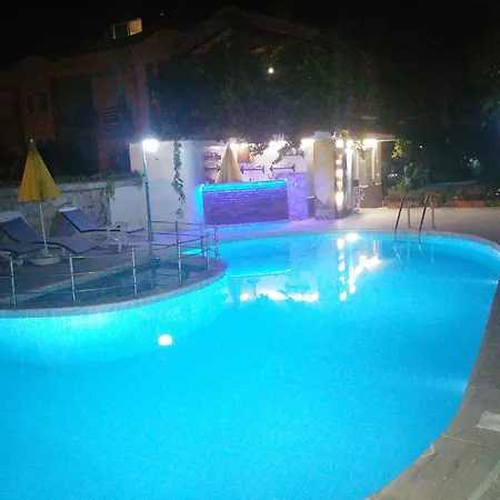 Апартаменты Turtle Beach Bungalows *