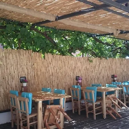Апартаменты Turtle Beach Bungalows